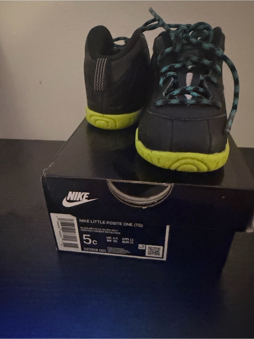 Nike Kids Black Sneakers with Neon Green Sole